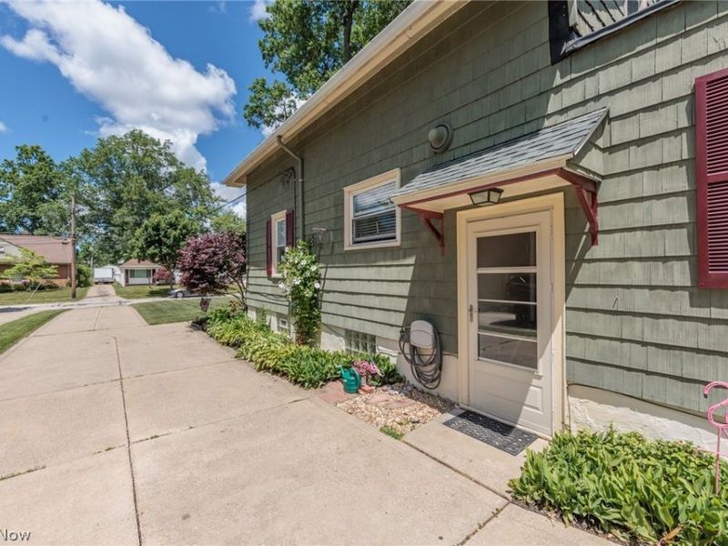 5364 Summit Road , Lyndhurst, OH 44124 Photo 2