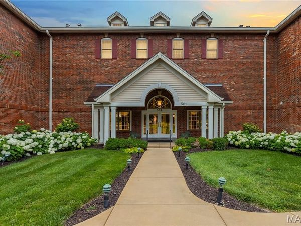 561 Sarah Lane, Unit 303, Creve Coeur, MO 63141