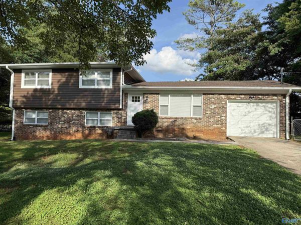 3510 Cable Street NW, Huntsville, AL 35810