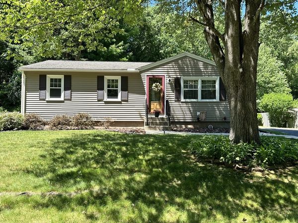170 Treetop Ave, Springfield, MA 01118