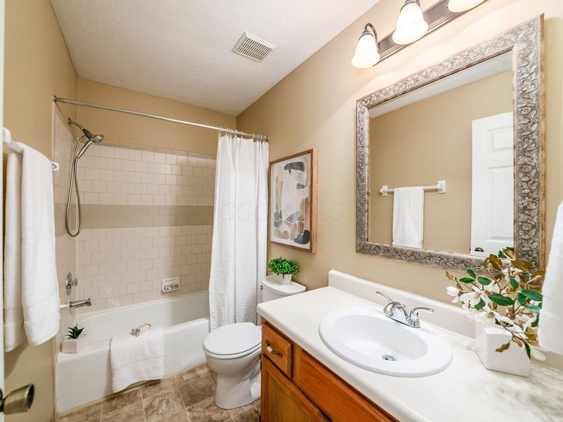2711 Woodland Trail Drive, Columbus, OH 43231 Photo 23