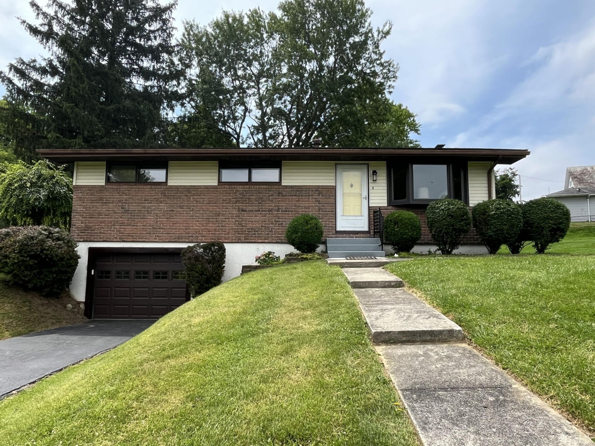 44 N West Street , Thornville, OH 43076 Main Photo
