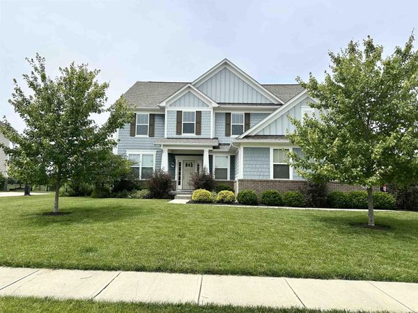 8752 Windpointe Pass, Zionsville, IN 46077