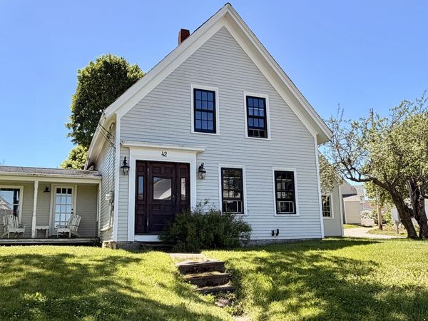 42 High Street , Vinalhaven, ME 04863