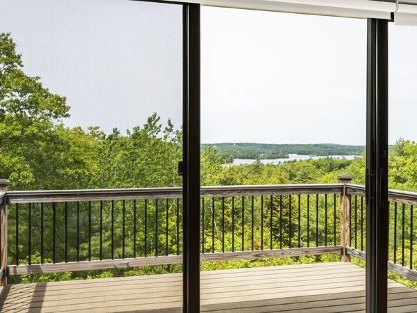 26 Squiers Alley, Nobleboro, ME 04555