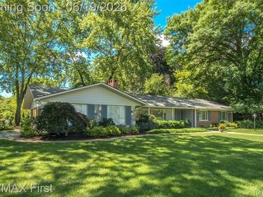 19415 Riverside Drive, Beverly Hills Vlg, MI 48025