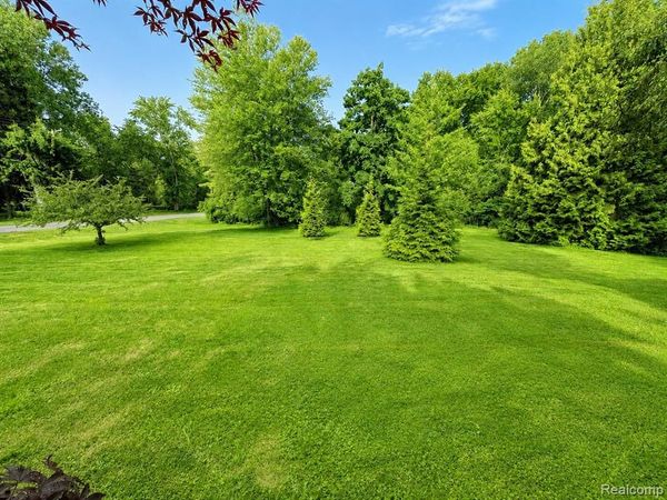 01 Woodcrest Road, Rochester Hills, MI 48309