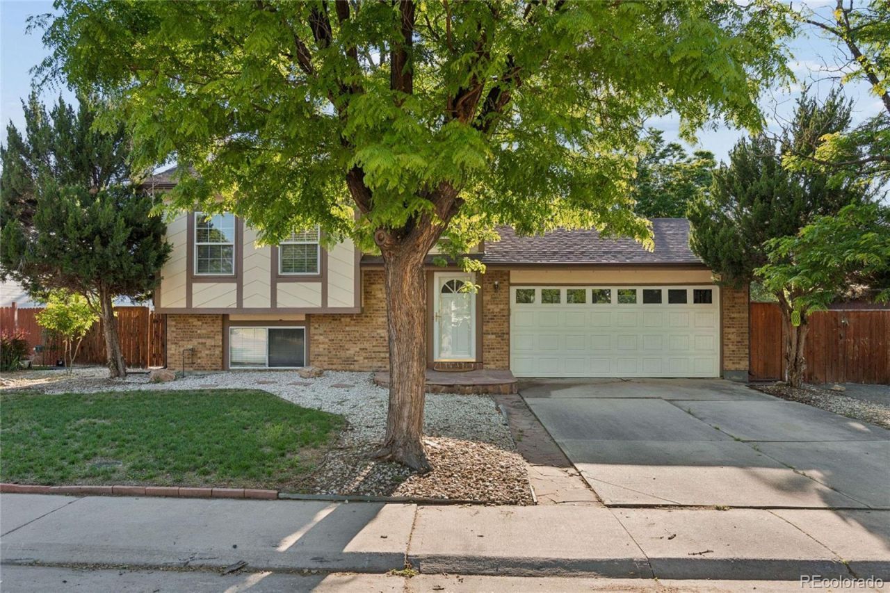 993 S Oakland Court, Aurora, CO 80012 Main Photo