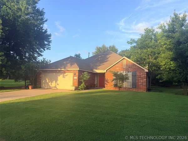 1635 N Greenwood Place , Tulsa, OK 74106