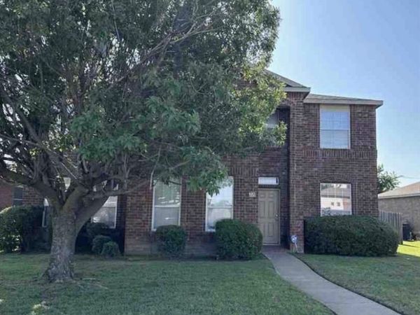220 Maplecrest Drive, DeSoto, TX 75115