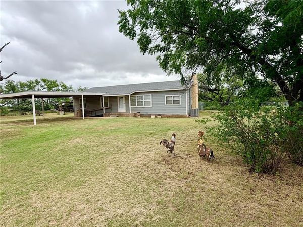 649 Mccartney Lane , Tye, TX 79563