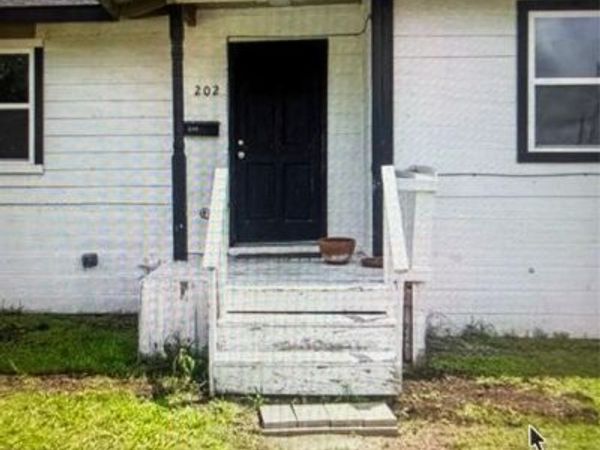 202 N COMMERCE Street , Mart, TX 76664