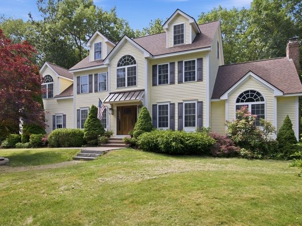 8 Evergreen Drive, Plaistow, NH 03865