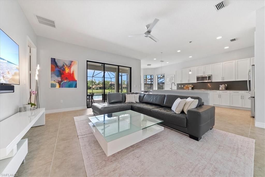 3264 Pacific Dr, Naples, FL 34119 Photo