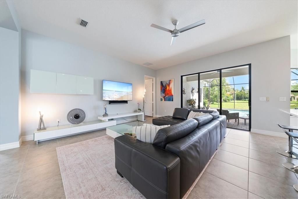 3264 Pacific Dr, Naples, FL 34119 Photo