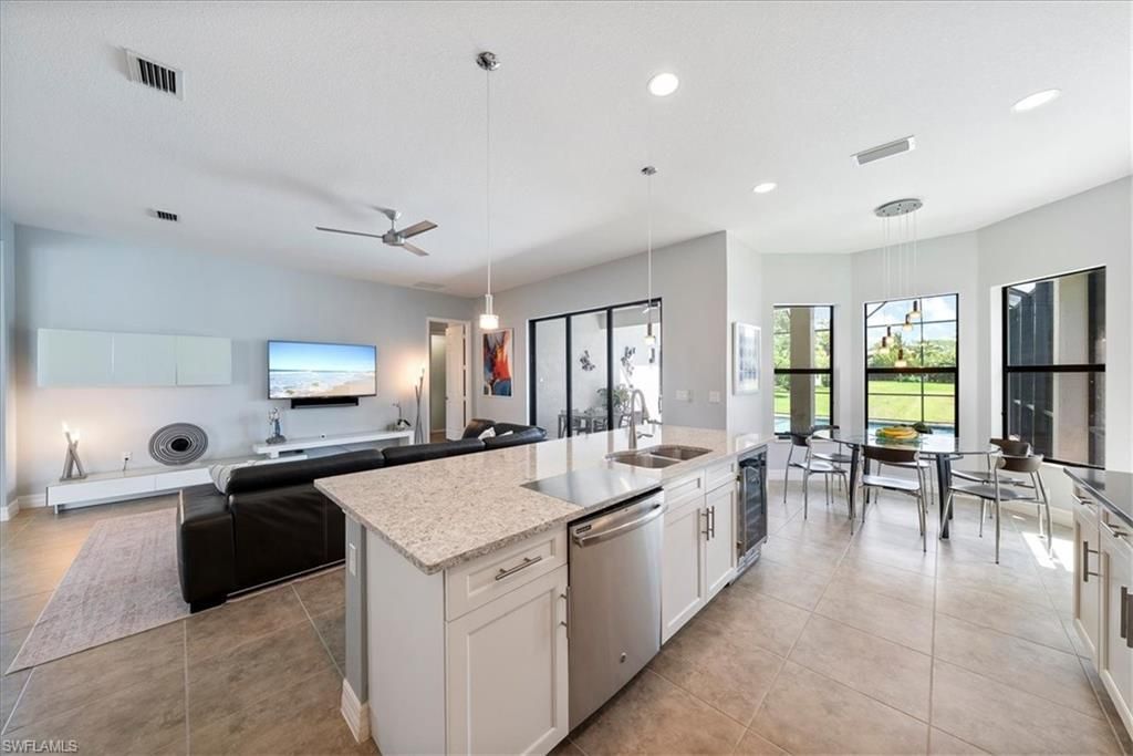 3264 Pacific Dr, Naples, FL 34119 Photo