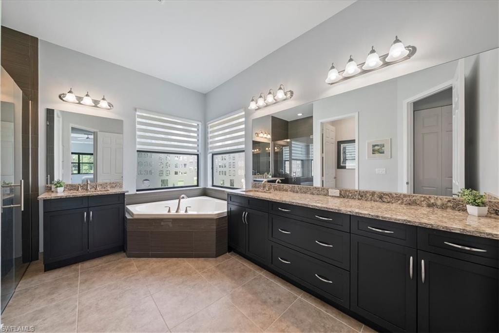 3264 Pacific Dr, Naples, FL 34119 Photo