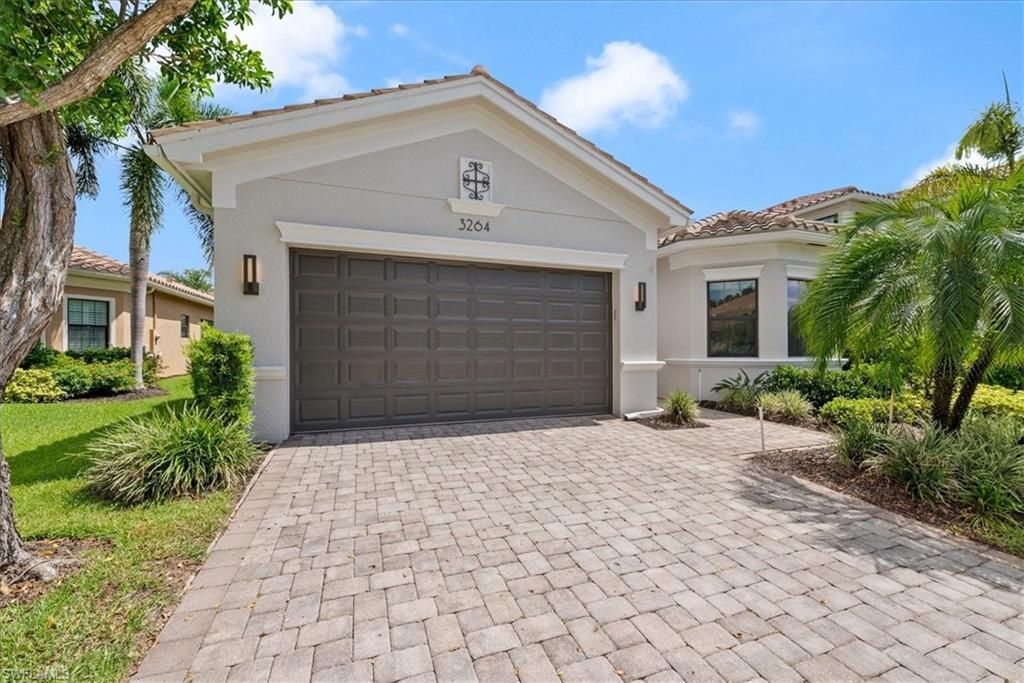 3264 Pacific Dr, Naples, FL 34119 Photo