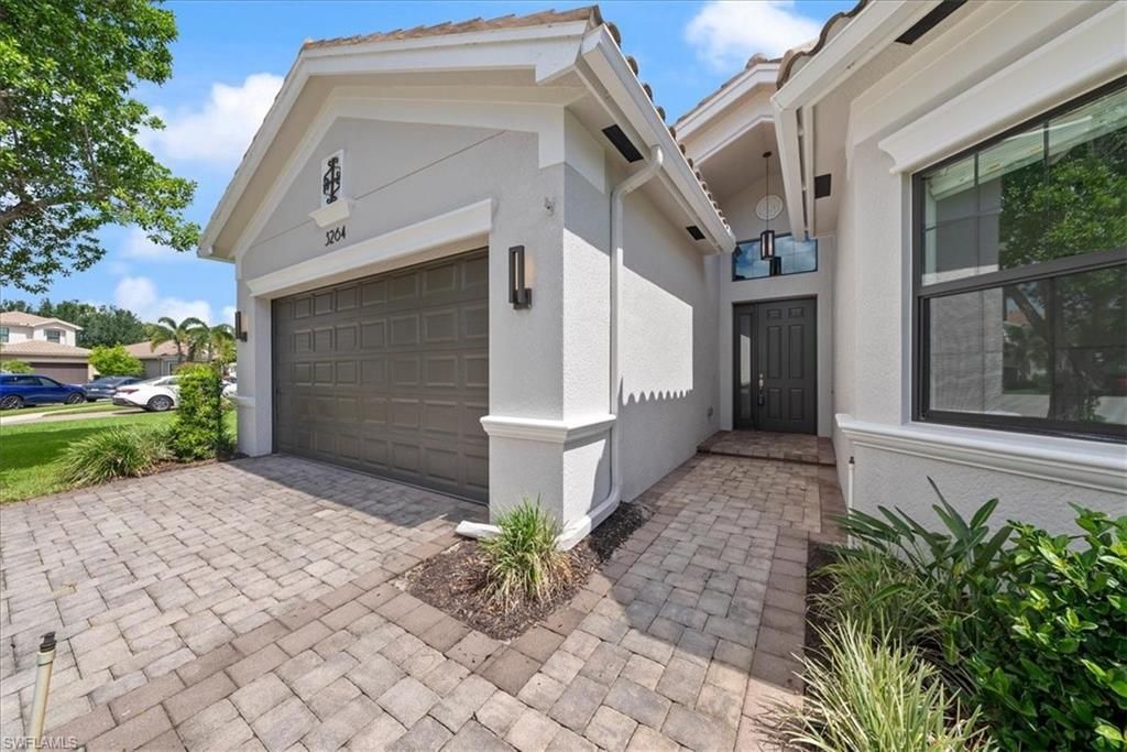3264 Pacific Dr, Naples, FL 34119 Photo
