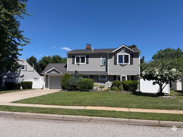 15 Elbow Lane , Levittown, NY 11756