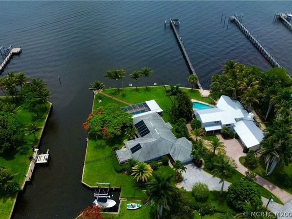 1910 NW Cove Circle, Stuart, FL 34994