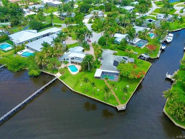 1910 NW Cove Circle, Stuart, FL 34994