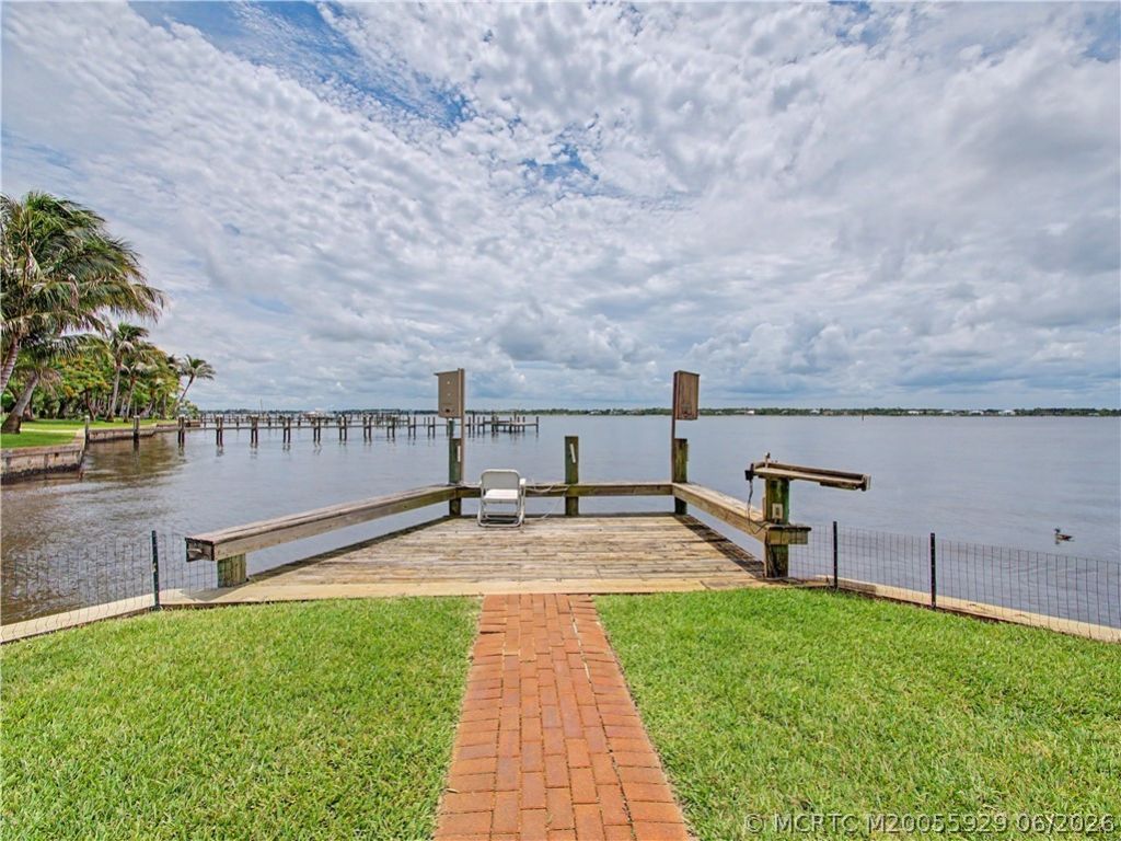 1910 NW Cove Circle, Stuart, FL 34994 Photo