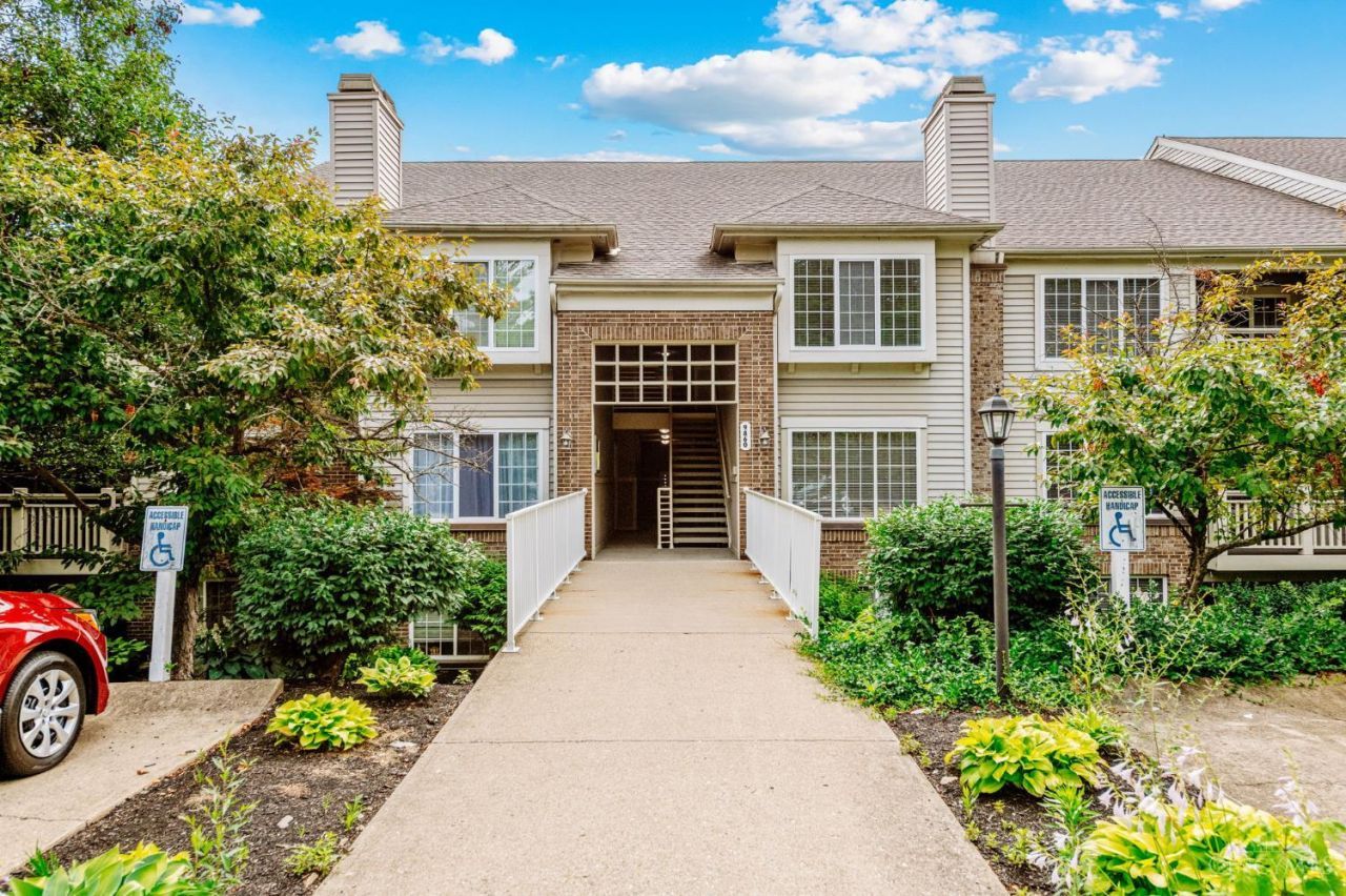 9860 Regatta Drive, Unit 305, Colerain Township, OH 45252 Main Photo