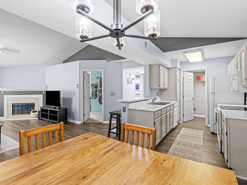 9860 Regatta Drive, Unit 305, Colerain Township, OH 45252 Photo 12
