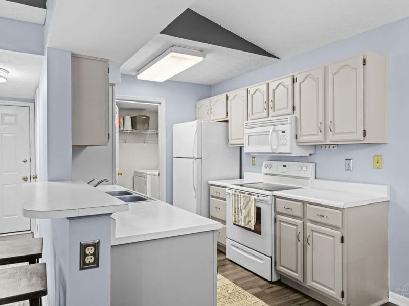 9860 Regatta Drive, Unit 305, Colerain Township, OH 45252 Photo 13