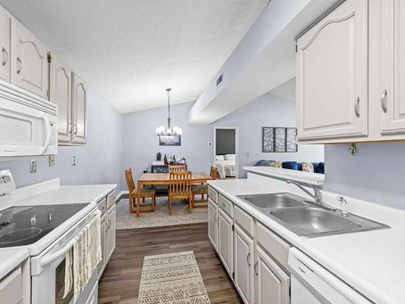9860 Regatta Drive, Unit 305, Colerain Township, OH 45252 Photo 15