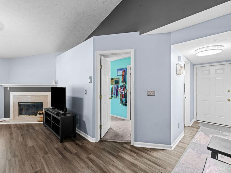 9860 Regatta Drive, Unit 305, Colerain Township, OH 45252 Photo 6