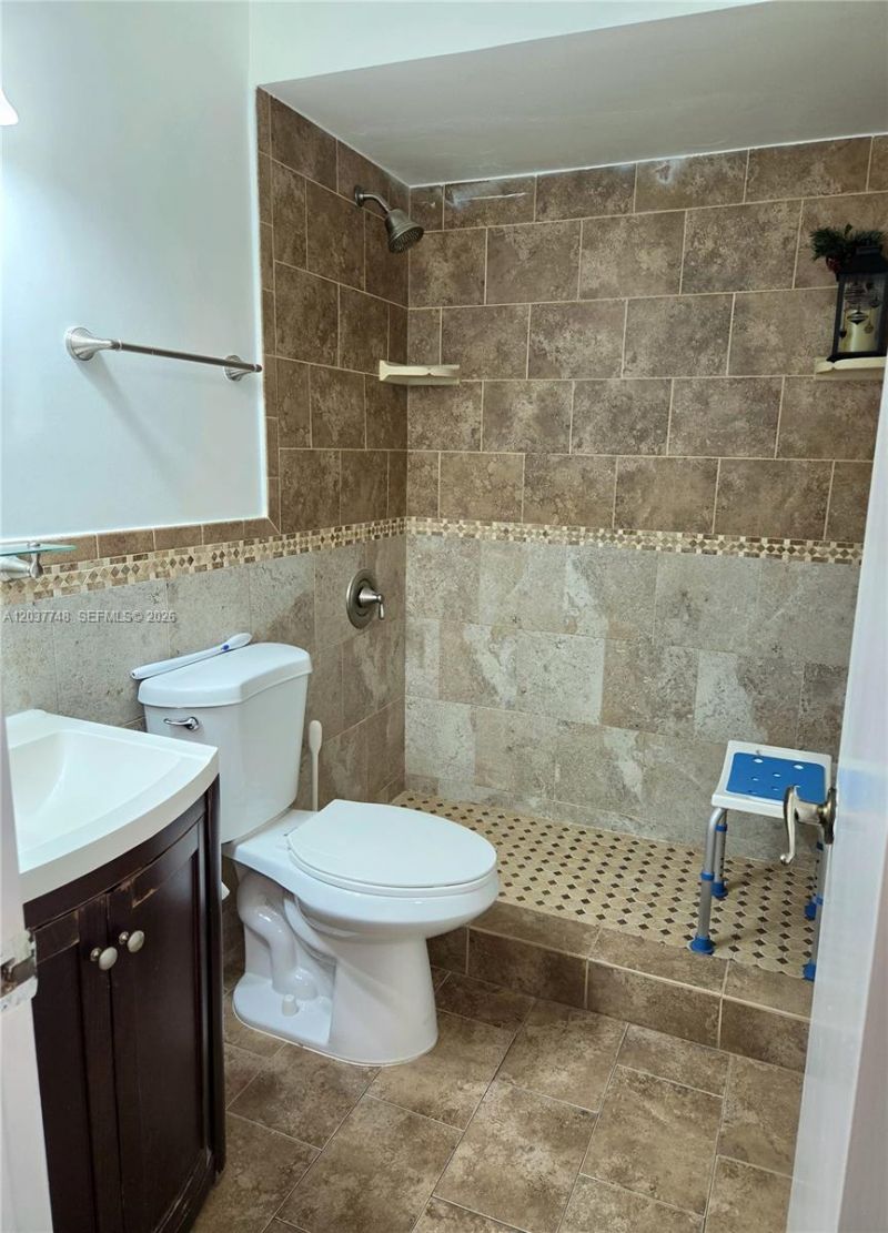 6365 W 27th Ct, Unit 24-8, Hialeah, FL 33016 Photo