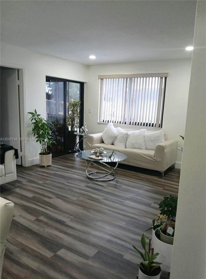 6365 W 27th Ct, Unit 24-8, Hialeah, FL 33016 Photo