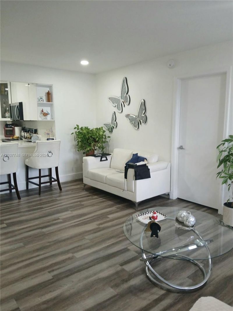 6365 W 27th Ct, Unit 24-8, Hialeah, FL 33016 Photo