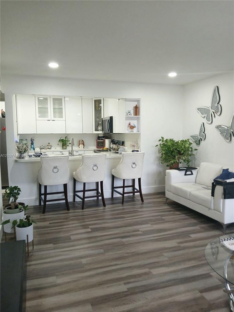6365 W 27th Ct, Unit 24-8, Hialeah, FL 33016 Photo