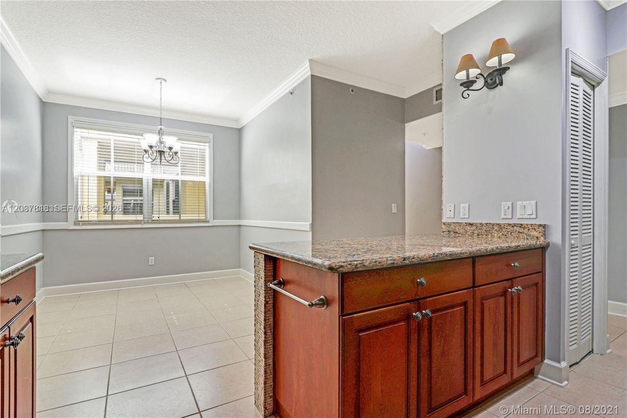7594 SW 102nd St , Unit 200, Pinecrest, FL 33156 Photo