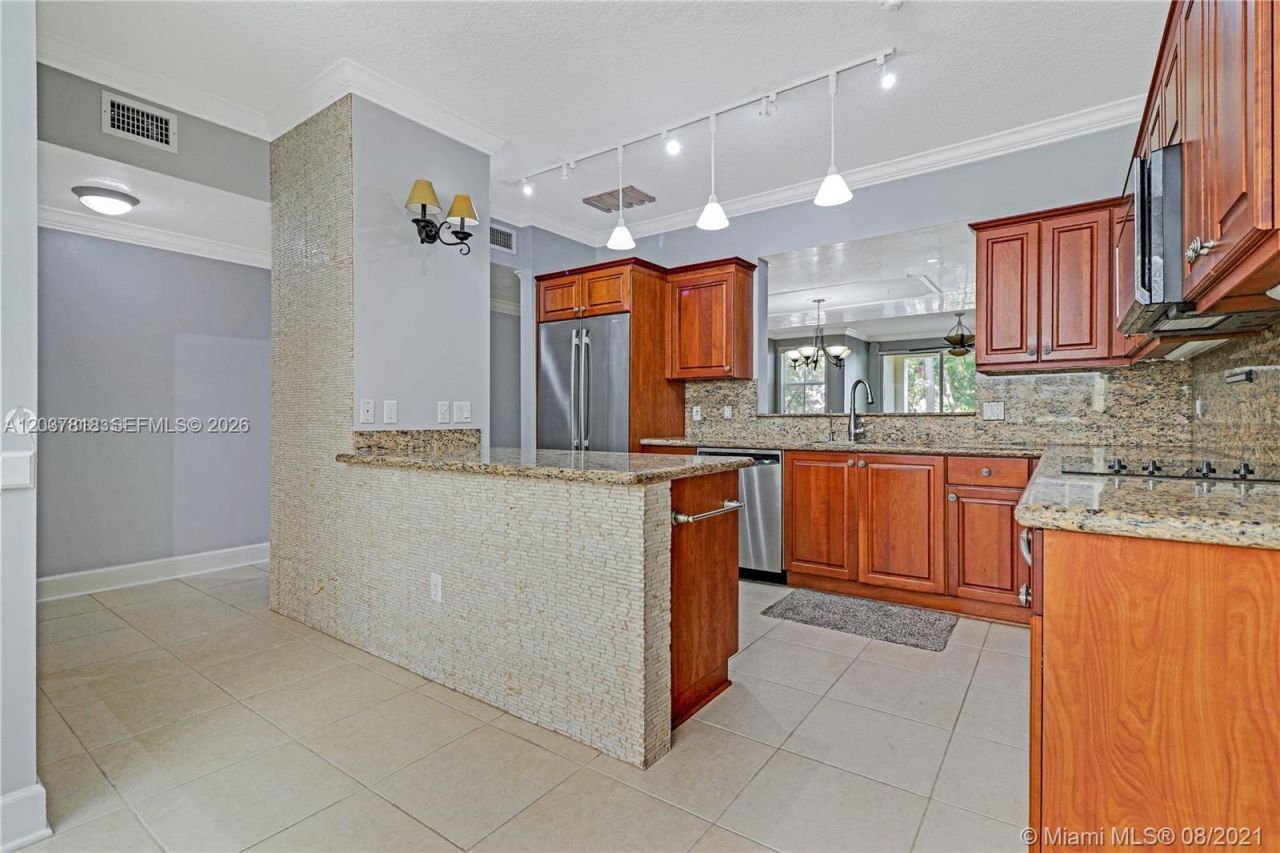 7594 SW 102nd St , Unit 200, Pinecrest, FL 33156 Photo