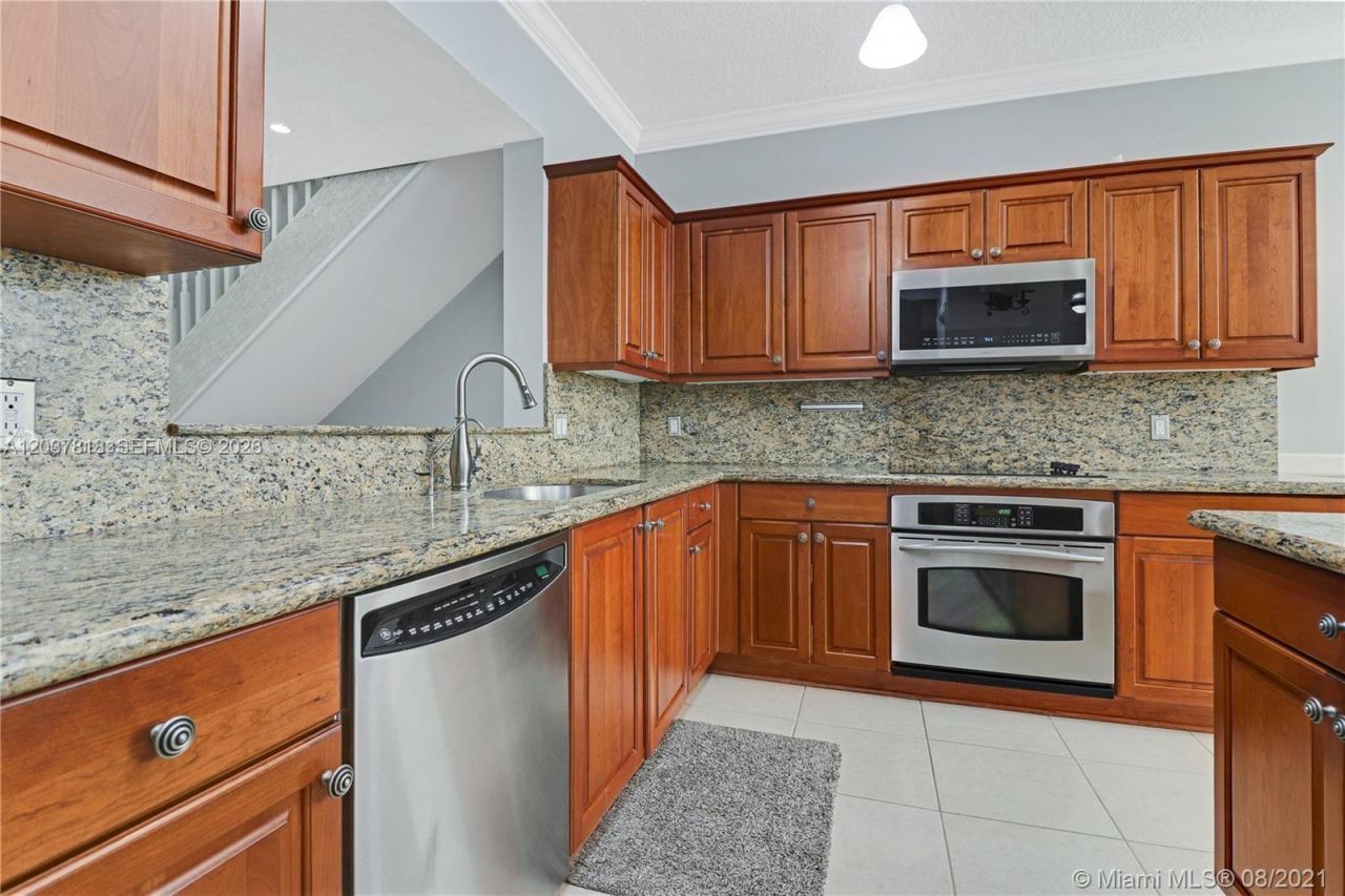 7594 SW 102nd St , Unit 200, Pinecrest, FL 33156 Photo