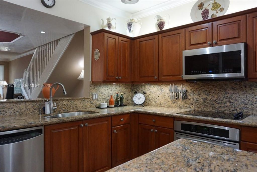 7594 SW 102nd St , Unit 200, Pinecrest, FL 33156 Photo