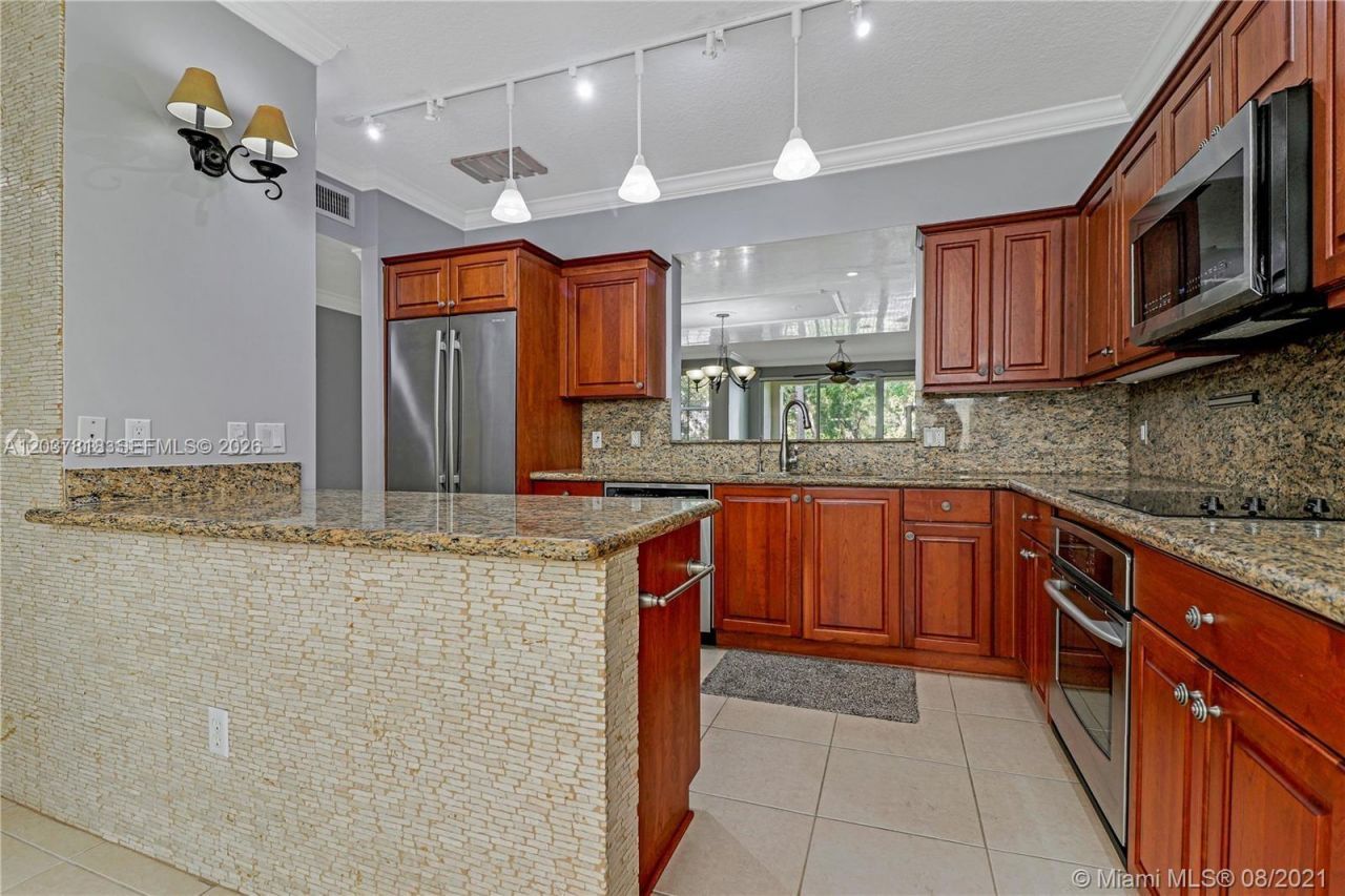 7594 SW 102nd St , Unit 200, Pinecrest, FL 33156 Photo