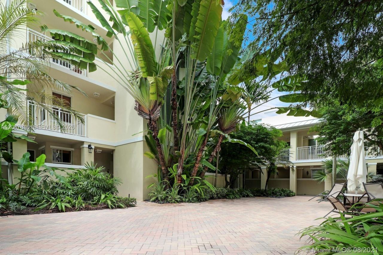 7594 SW 102nd St , Unit 200, Pinecrest, FL 33156 Photo