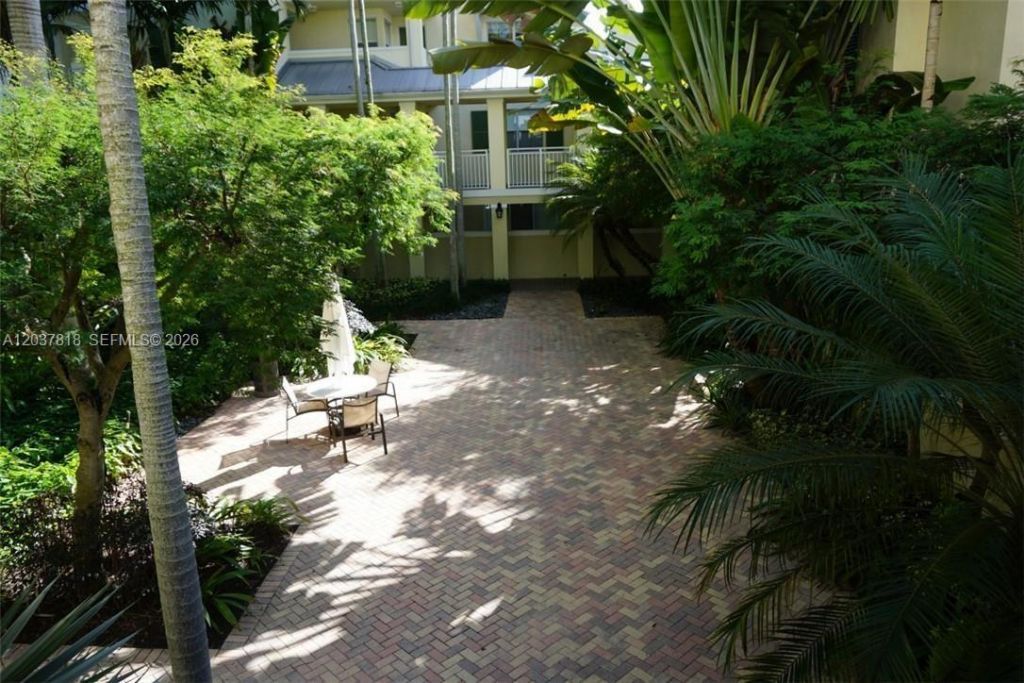 7594 SW 102nd St , Unit 200, Pinecrest, FL 33156 Photo