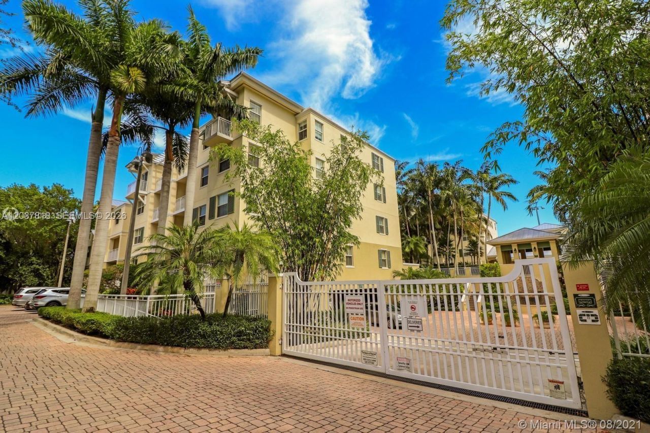 7594 SW 102nd St , Unit 200, Pinecrest, FL 33156 Photo
