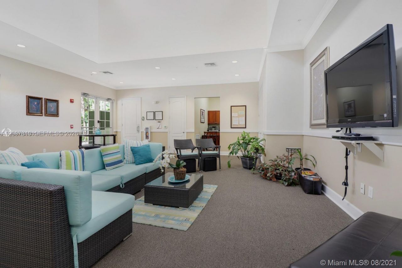 7594 SW 102nd St , Unit 200, Pinecrest, FL 33156 Photo