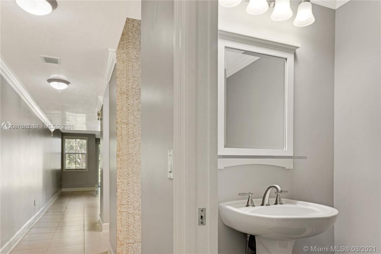 7594 SW 102nd St , Unit 200, Pinecrest, FL 33156 Photo