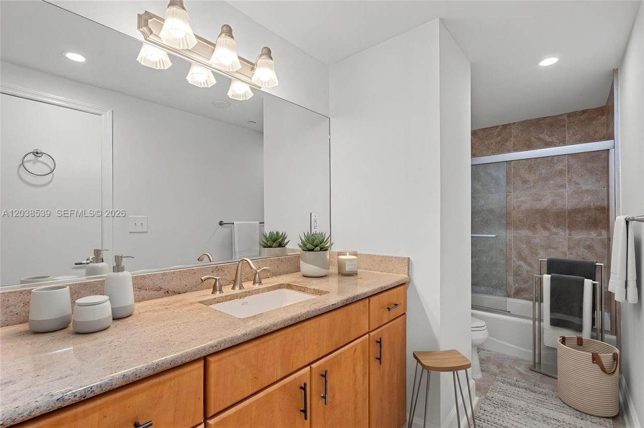 401 69th St, Unit PH101, Miami Beach, FL 33141 Photo