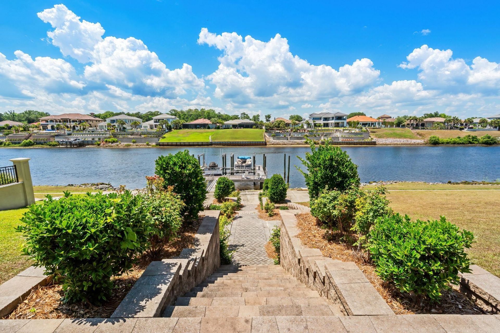9305 Marina Pkwy.  Photo 23