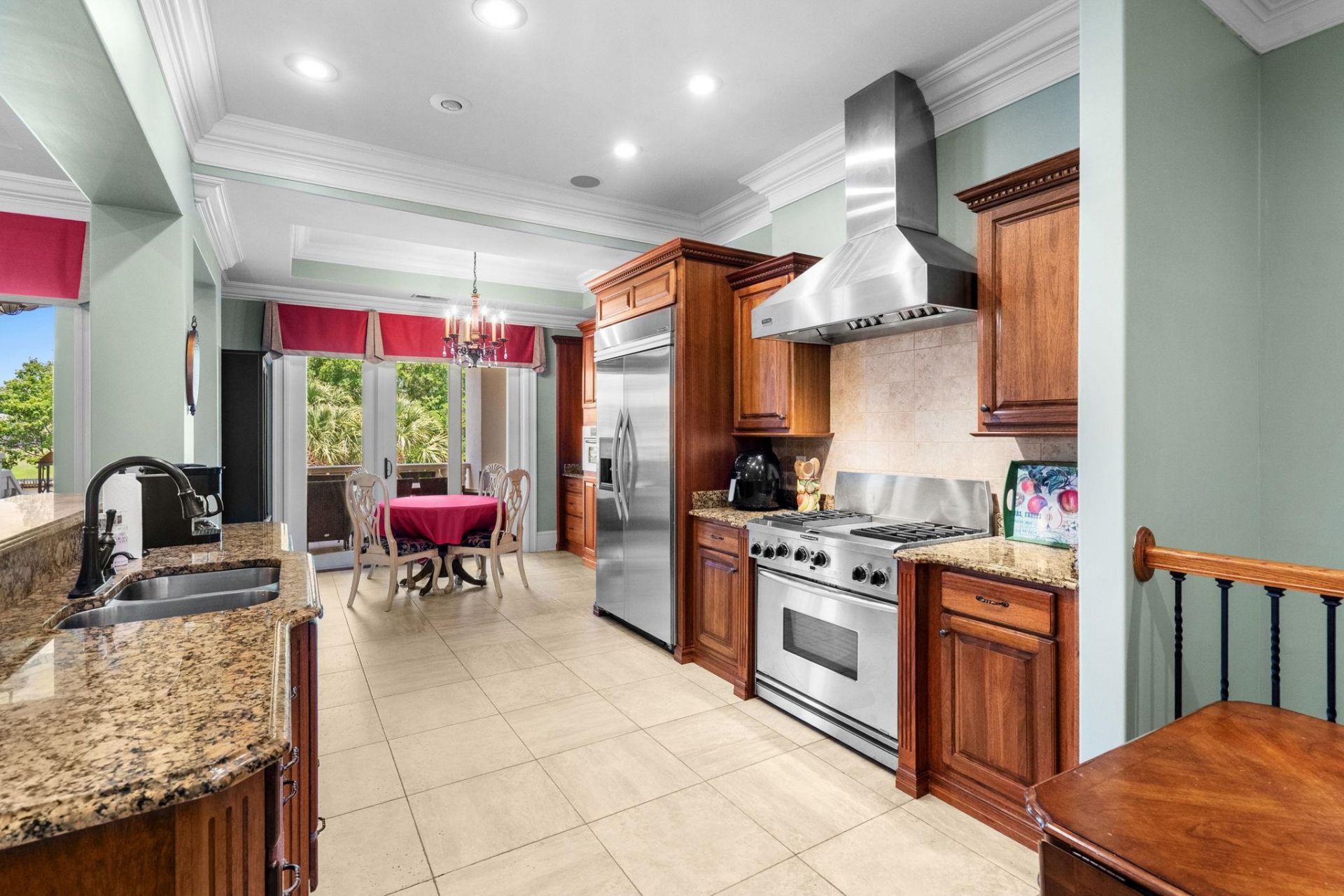 9305 Marina Pkwy.  Photo 7
