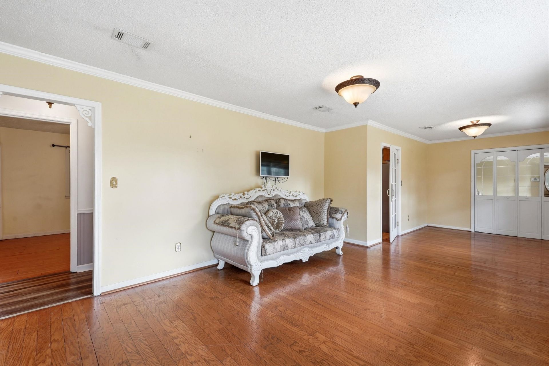 2208 Hare St.  Photo 10
